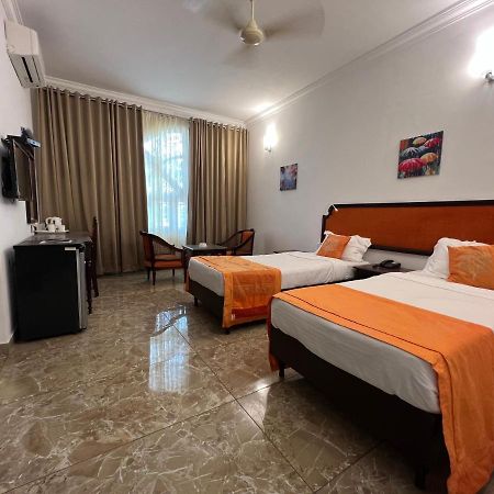 Ats Willingdon Hotel Kochi Exterior photo