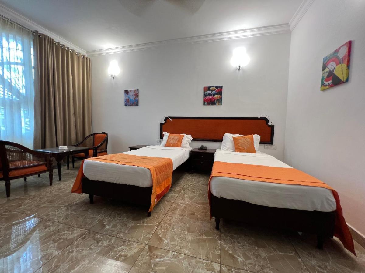 Ats Willingdon Hotel Kochi Exterior photo