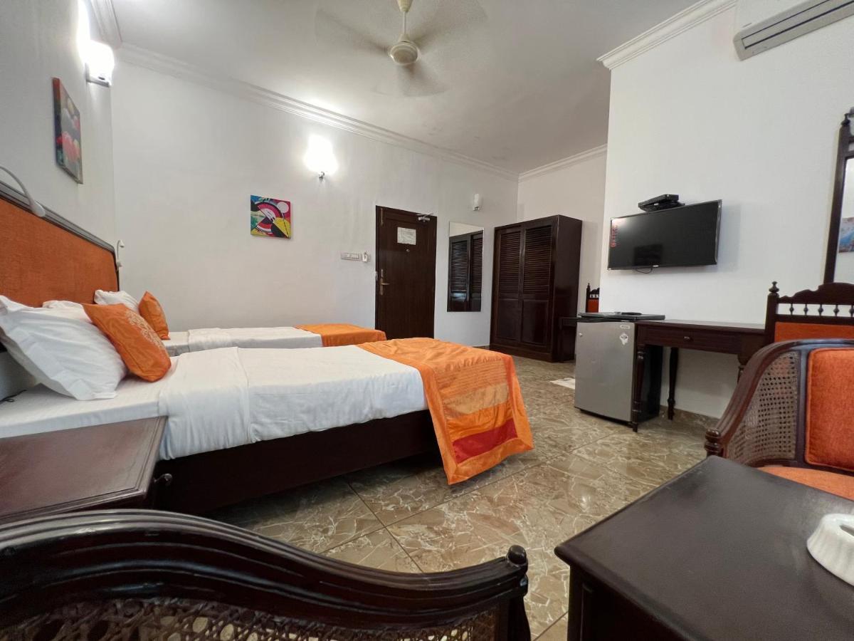 Ats Willingdon Hotel Kochi Exterior photo