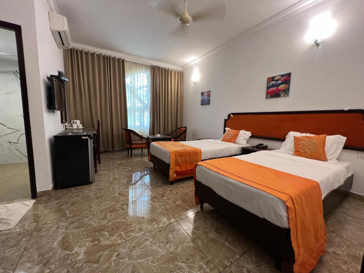 Ats Willingdon Hotel Kochi Exterior photo