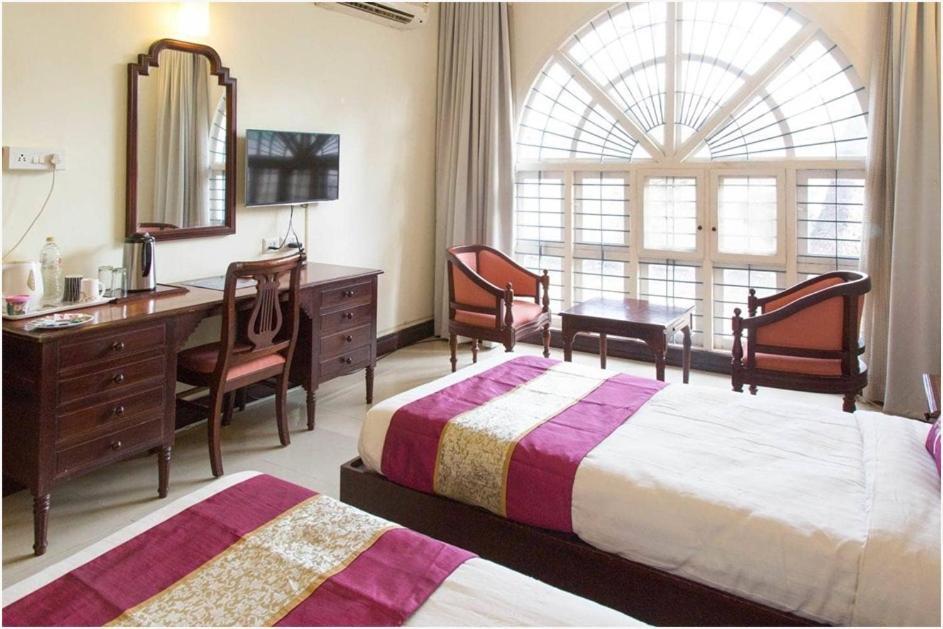 Ats Willingdon Hotel Kochi Exterior photo