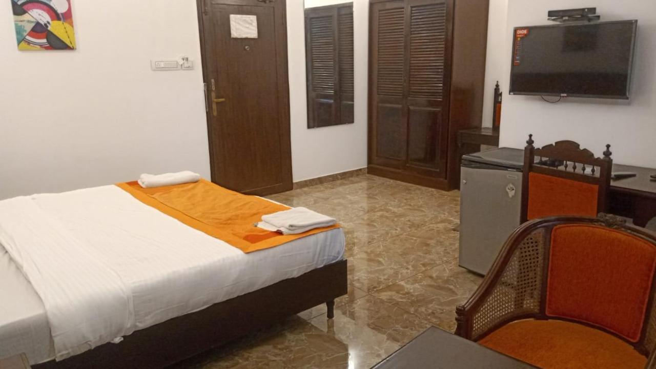 Ats Willingdon Hotel Kochi Exterior photo