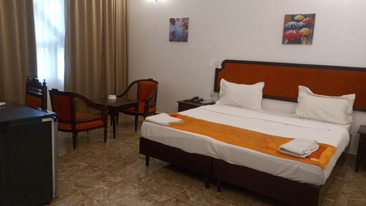 Ats Willingdon Hotel Kochi Exterior photo