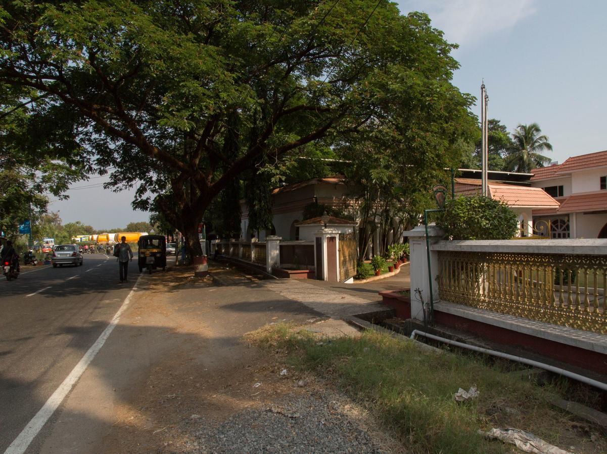 Ats Willingdon Hotel Kochi Exterior photo