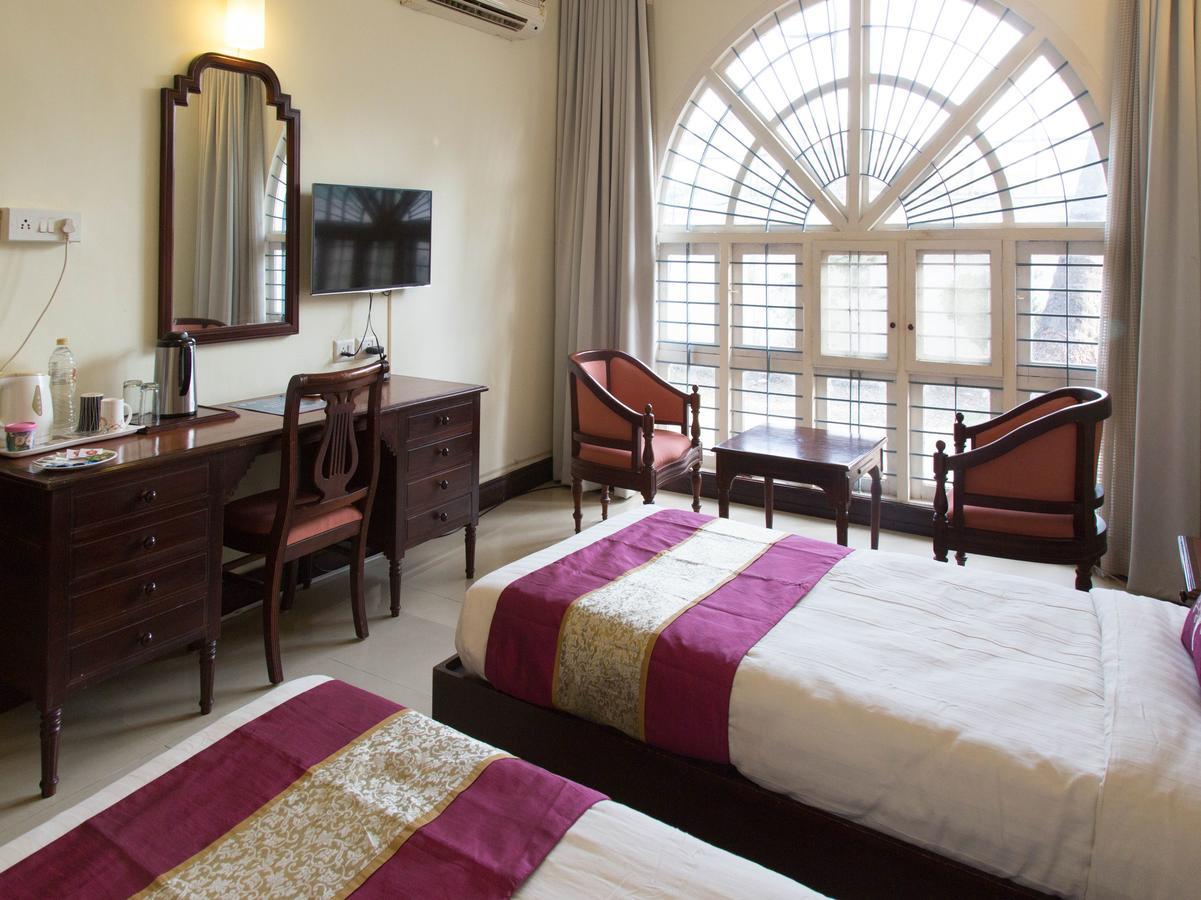 Ats Willingdon Hotel Kochi Exterior photo
