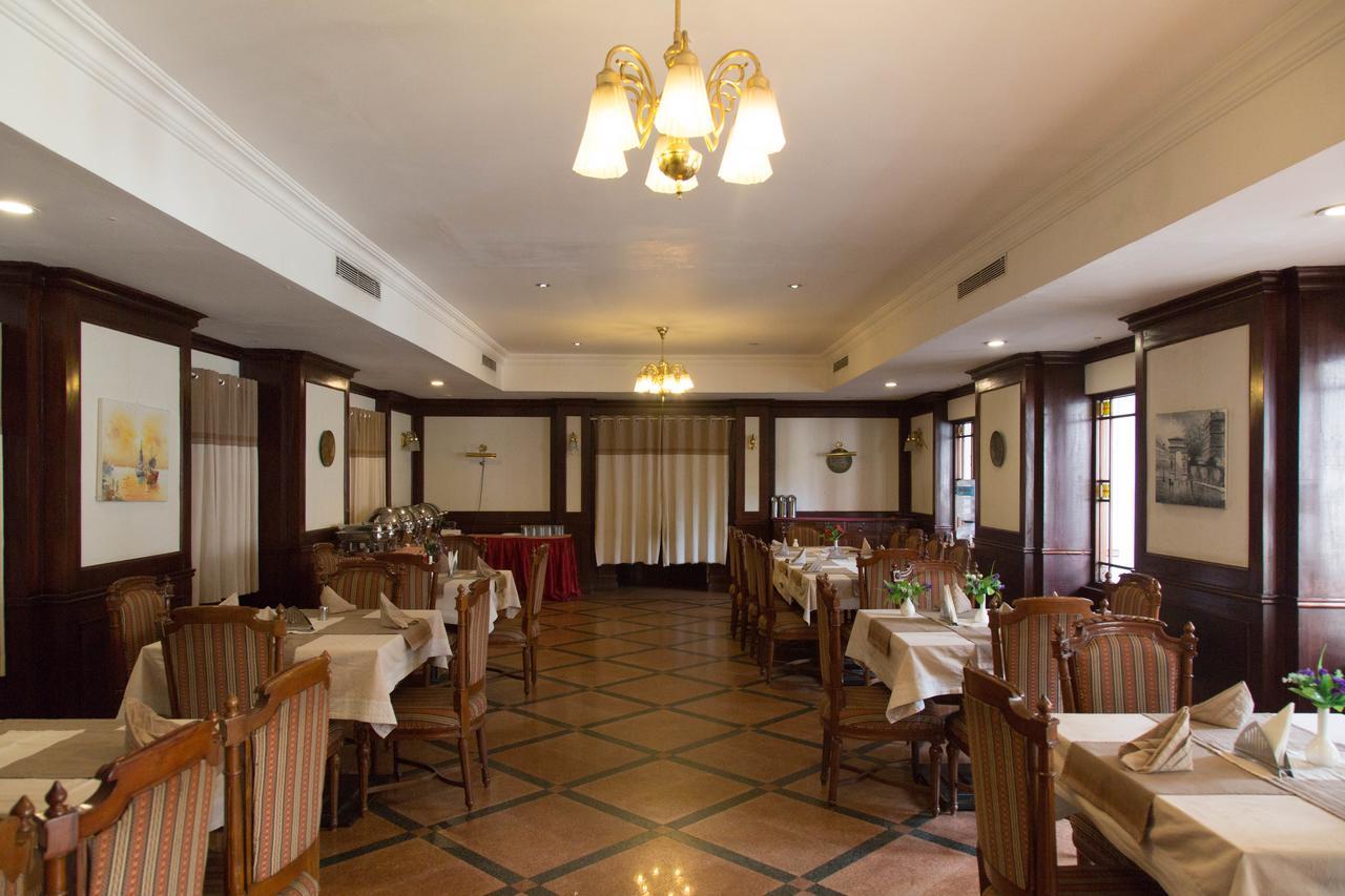 Ats Willingdon Hotel Kochi Exterior photo