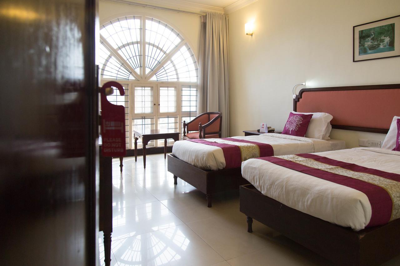 Ats Willingdon Hotel Kochi Exterior photo