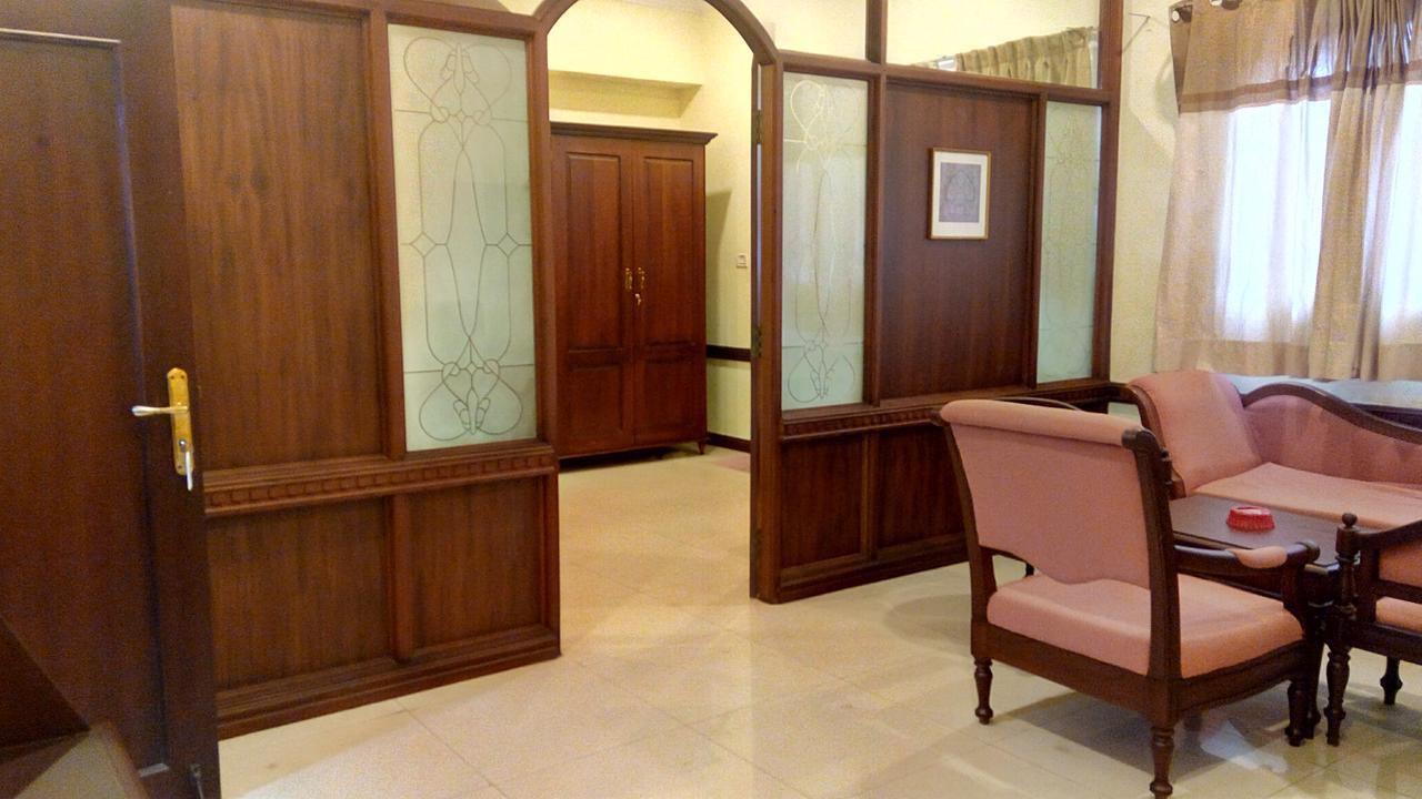 Ats Willingdon Hotel Kochi Exterior photo