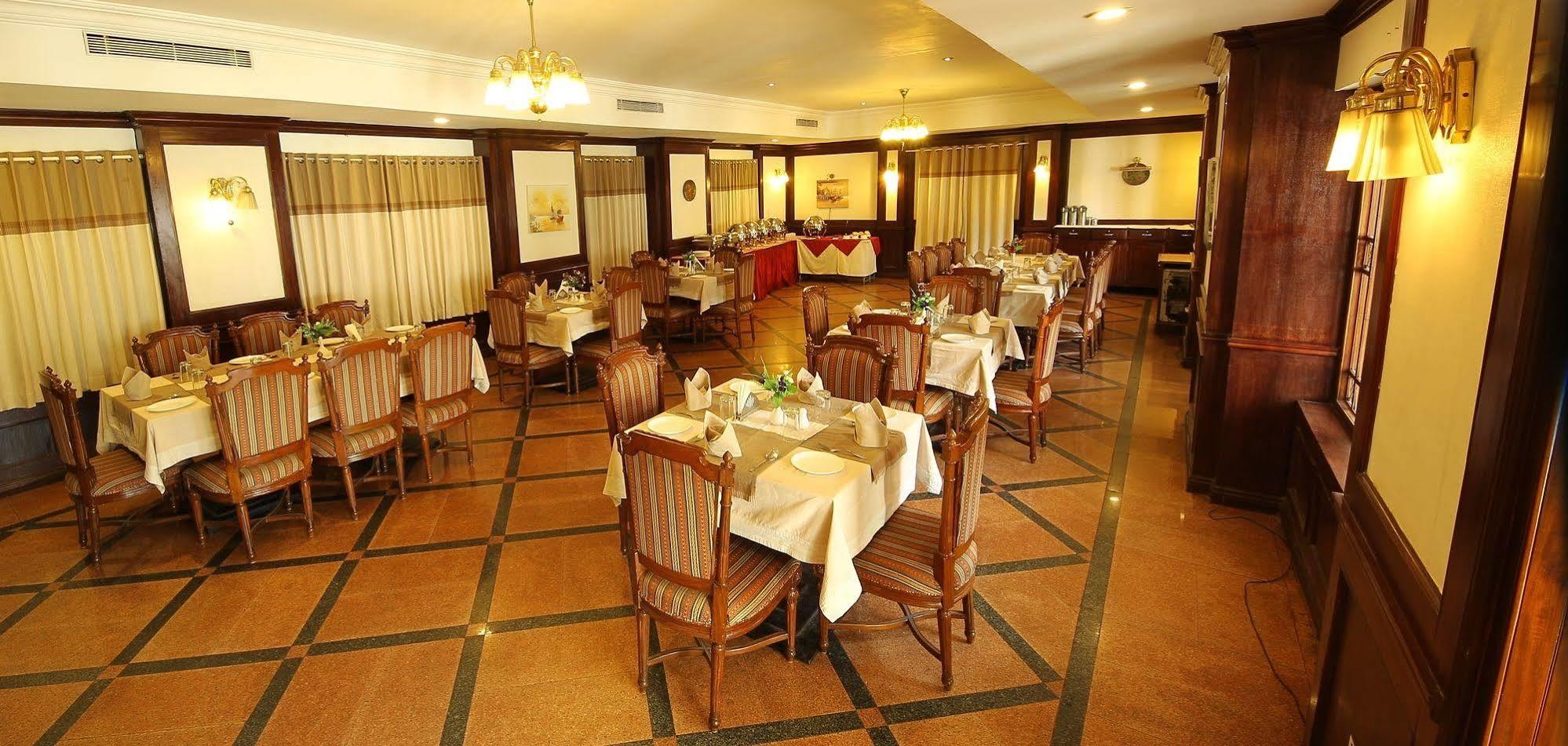 Ats Willingdon Hotel Kochi Exterior photo