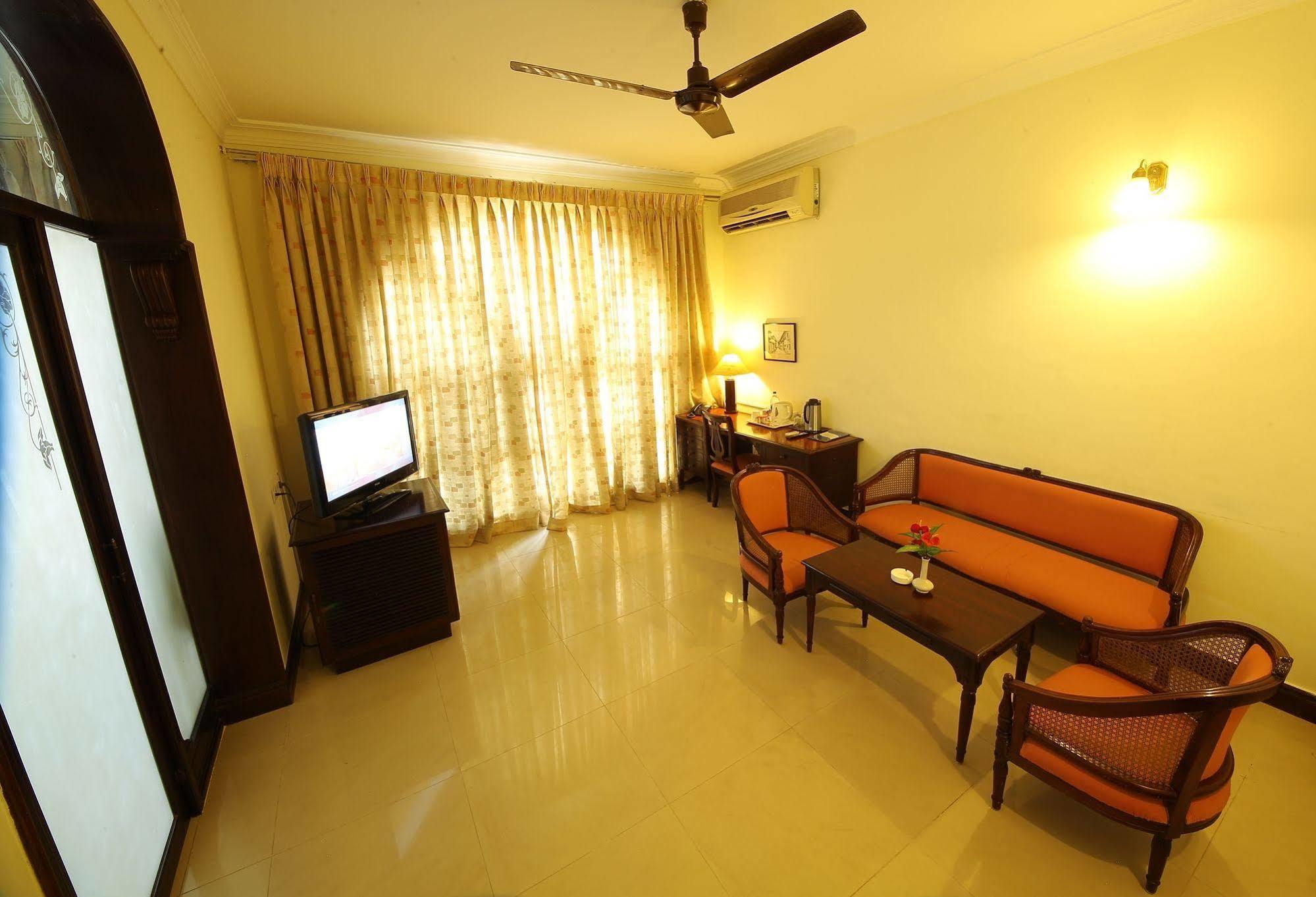 Ats Willingdon Hotel Kochi Exterior photo