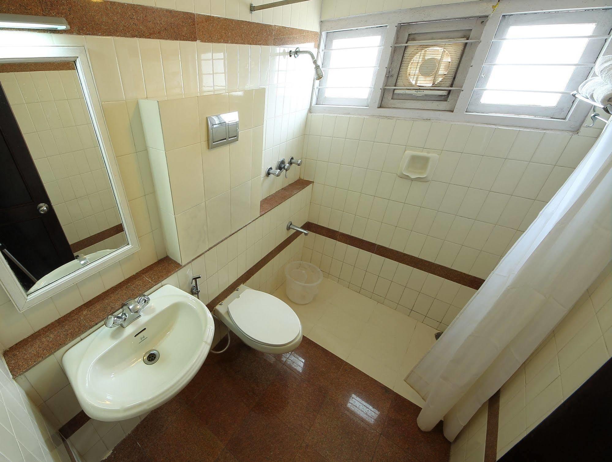 Ats Willingdon Hotel Kochi Exterior photo