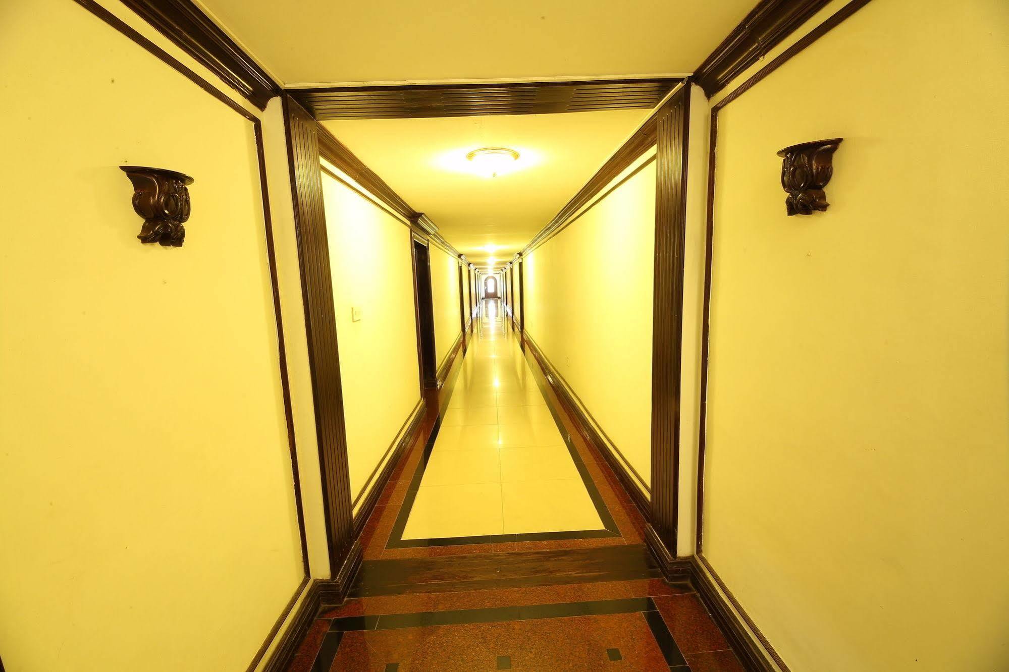 Ats Willingdon Hotel Kochi Exterior photo